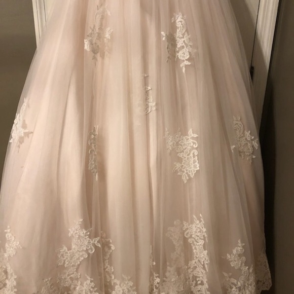 Never Worn Wedding Dress! - Picture 7 of 8